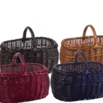 kosze wiklinowe w różnych kolorach