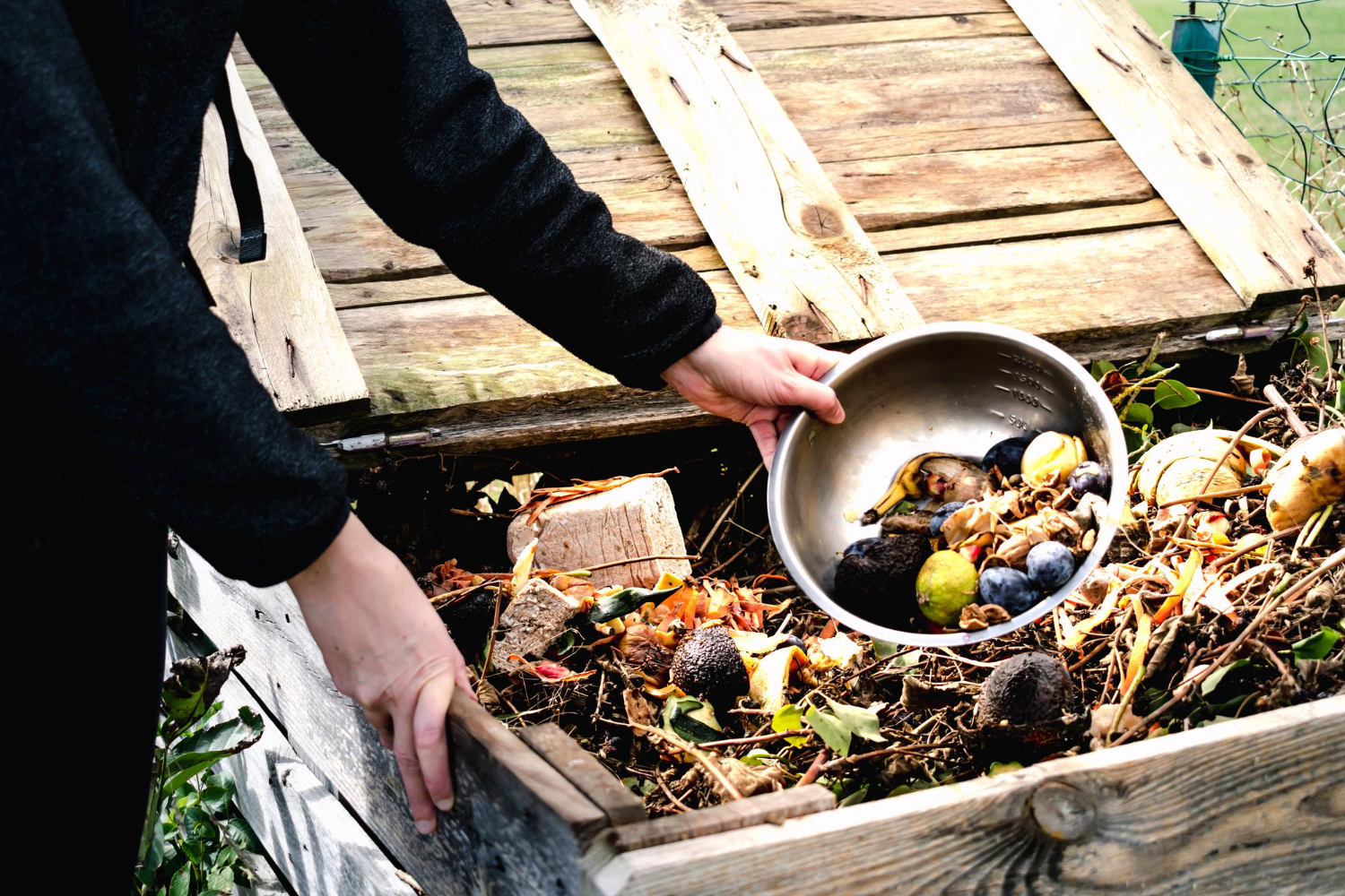 Jakie sa roznice miedzy kompostowaniem w ogrodzie a w domu